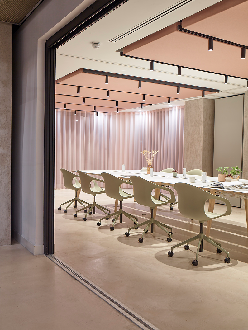 Showrooms_HongKong_GalleryImage_RH_New