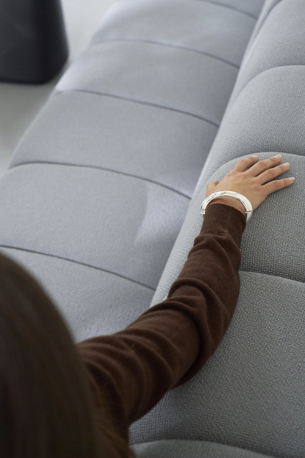 Aura_Modular_Dining_Sofa_family_01