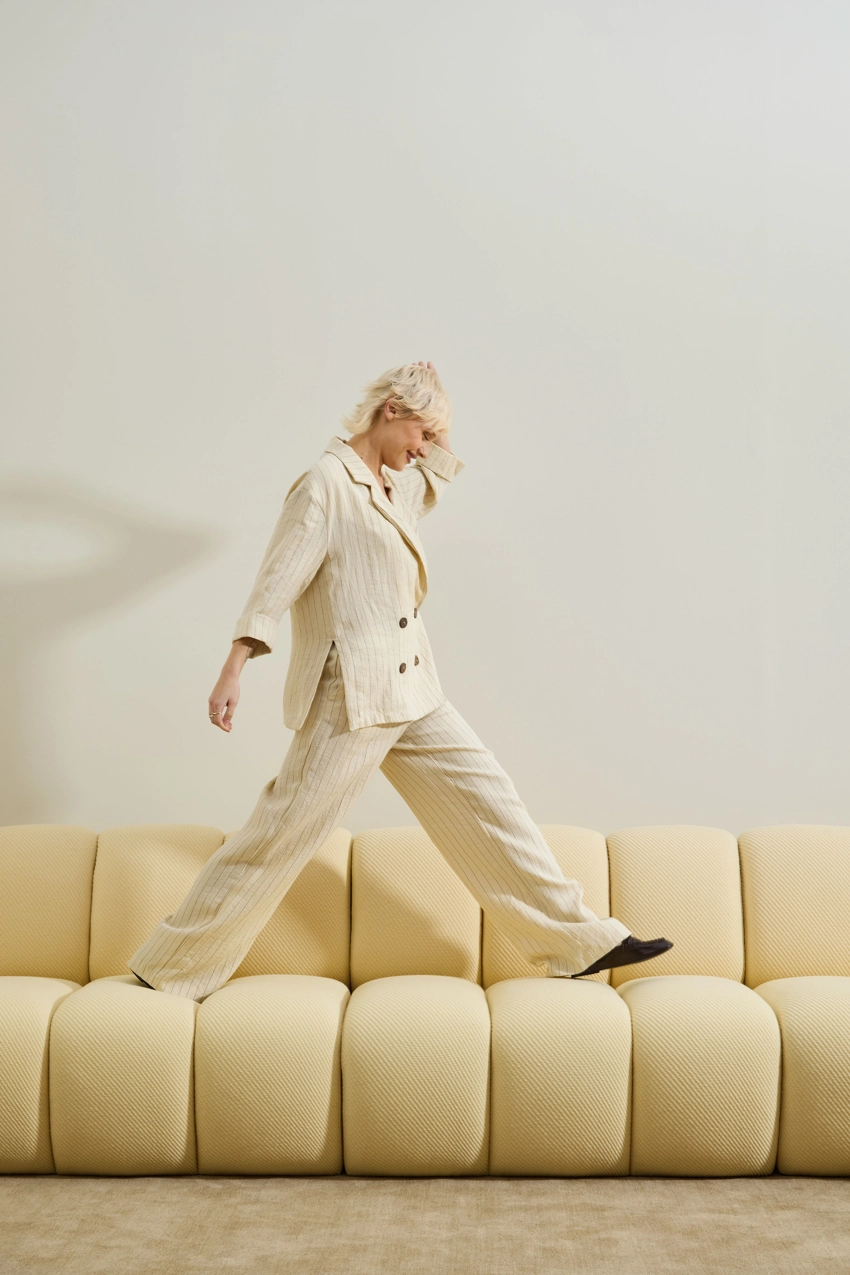 Aura_Lounge_Family_Carousel_5_1